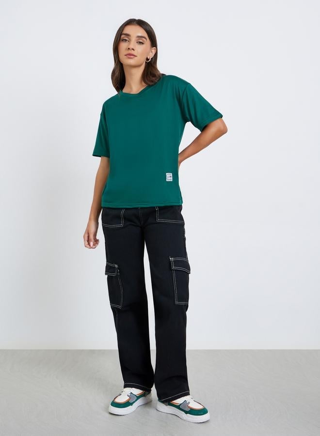 ستايلي تيشيرت سادة بقصة عادية بأكمام قصيرة - Image 2